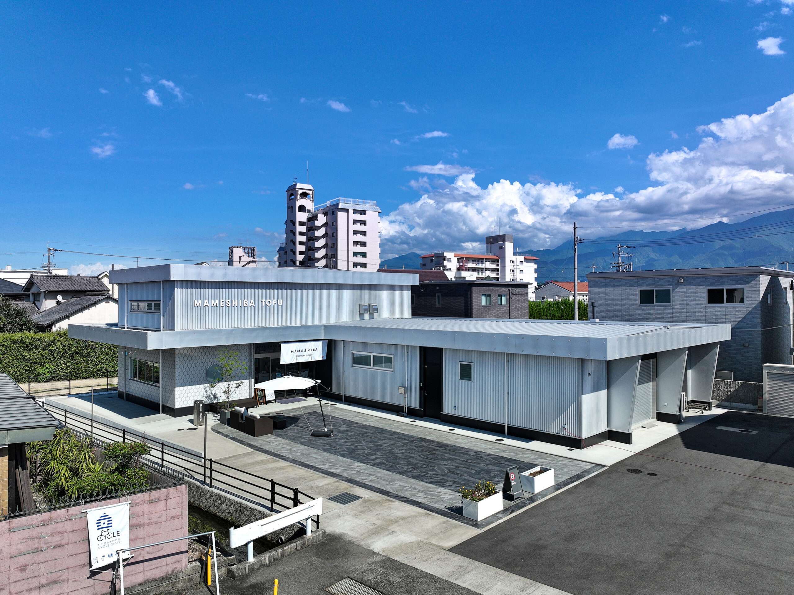 画像：豆柴豆腐製造所　(建築DESIGN：DUCE inc FUKIMOTO   設計：(株）新企画設計）