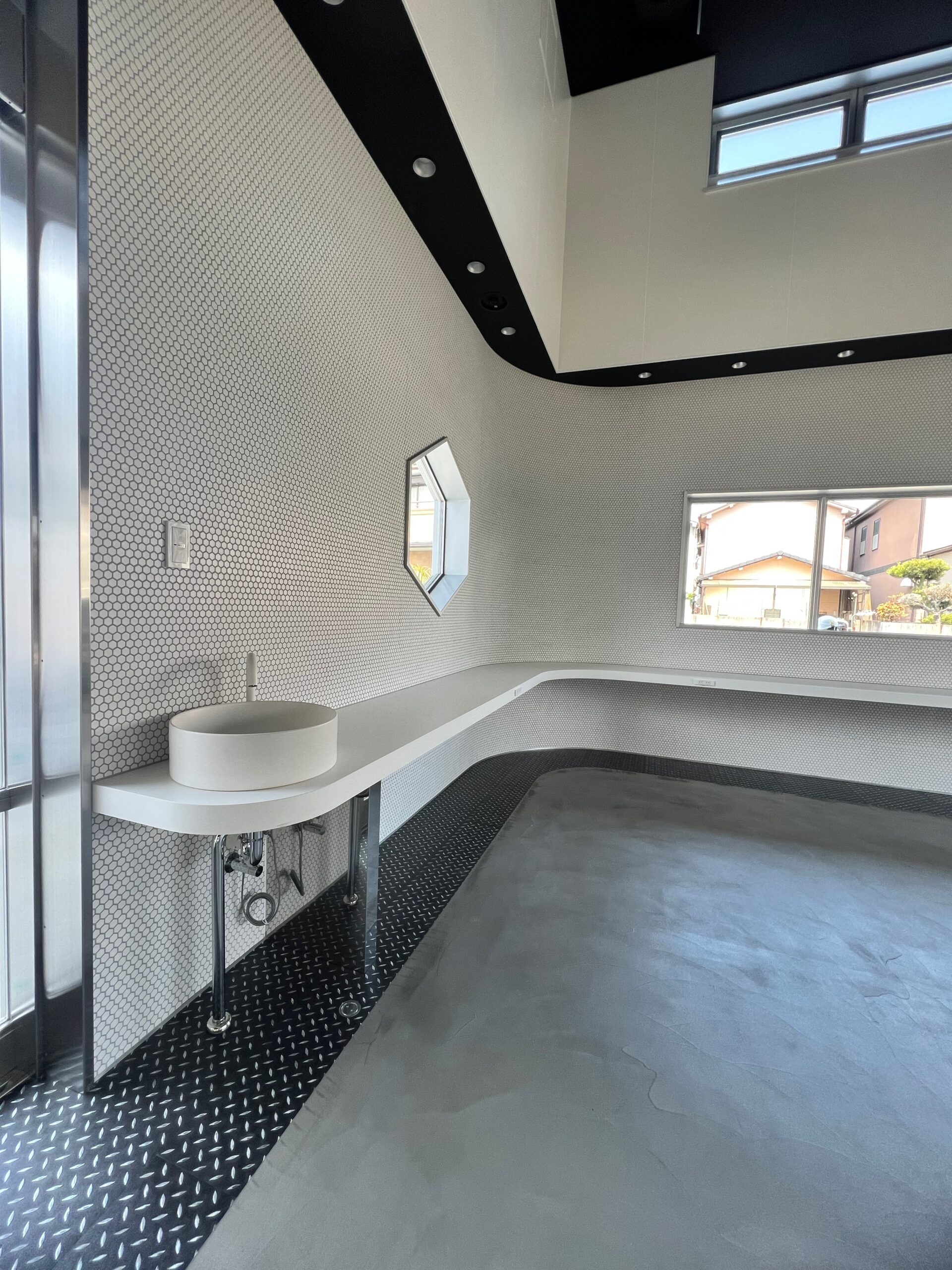 画像：豆柴豆腐製造所　(建築DESIGN：DUCE inc FUKIMOTO   設計：(株）新企画設計）