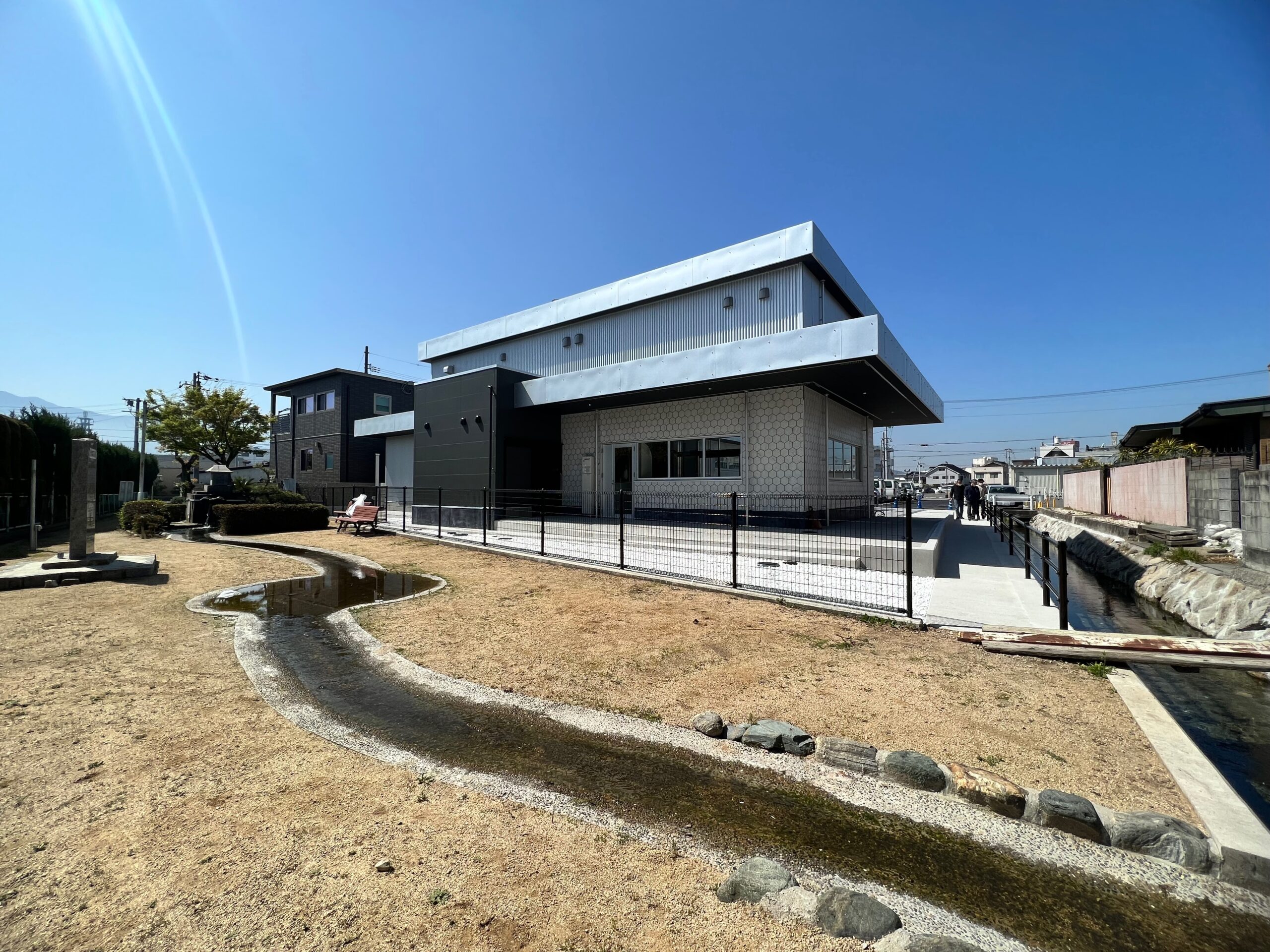 画像：豆柴豆腐製造所　(建築DESIGN：DUCE inc FUKIMOTO   設計：(株）新企画設計）