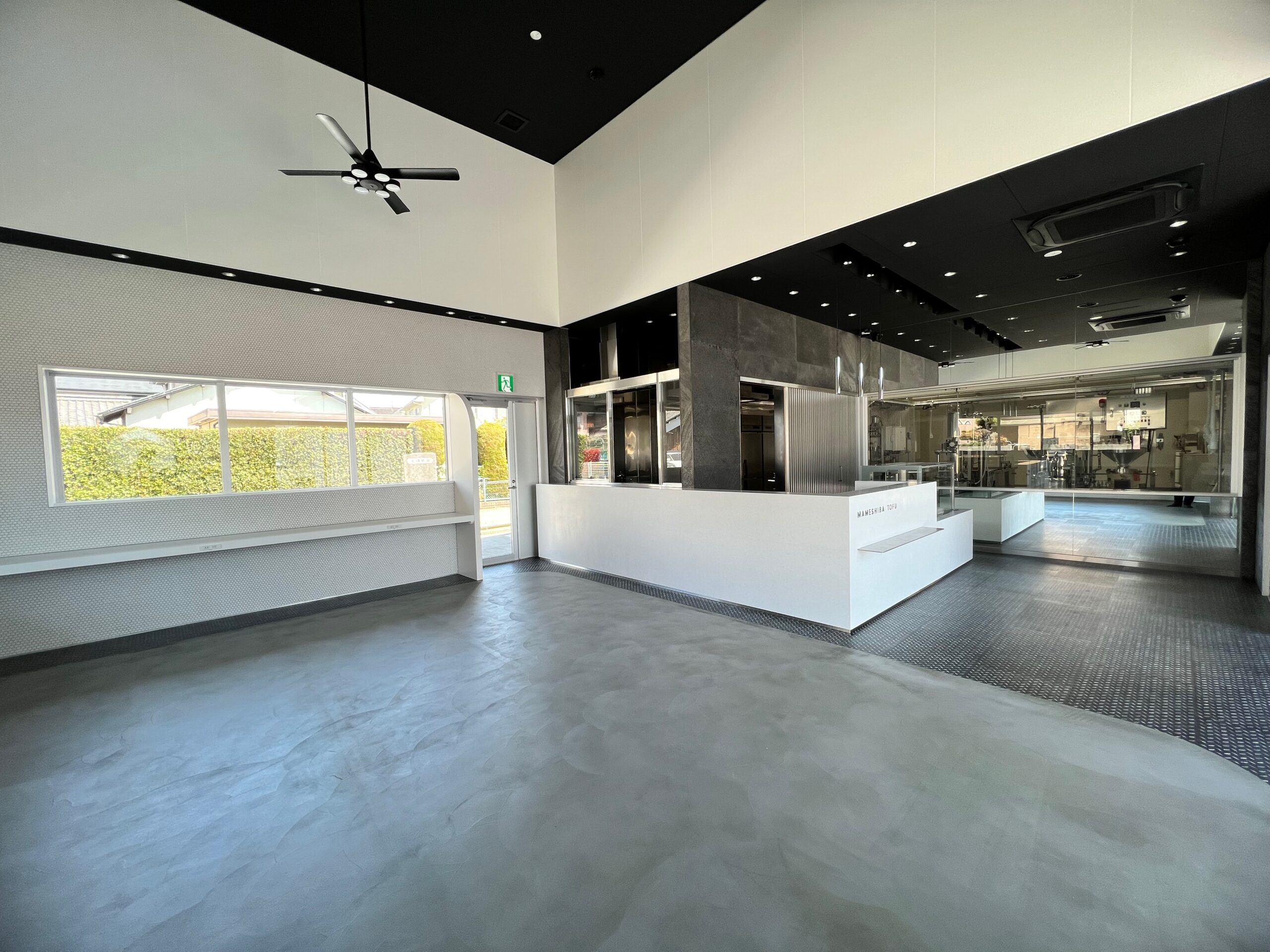 画像：豆柴豆腐製造所　(建築DESIGN：DUCE inc FUKIMOTO   設計：(株）新企画設計）