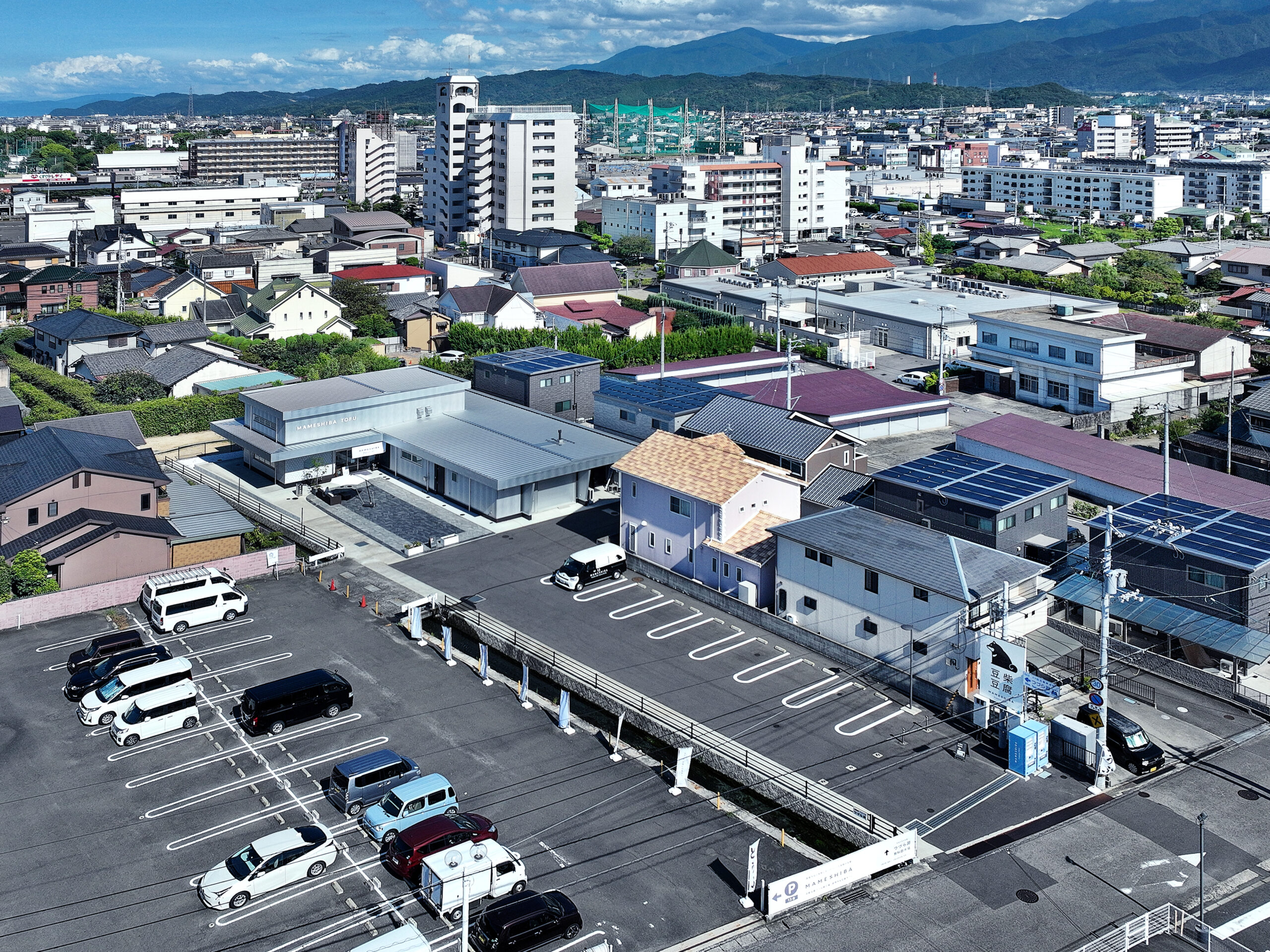画像：豆柴豆腐製造所　(建築DESIGN：DUCE inc FUKIMOTO   設計：(株）新企画設計）