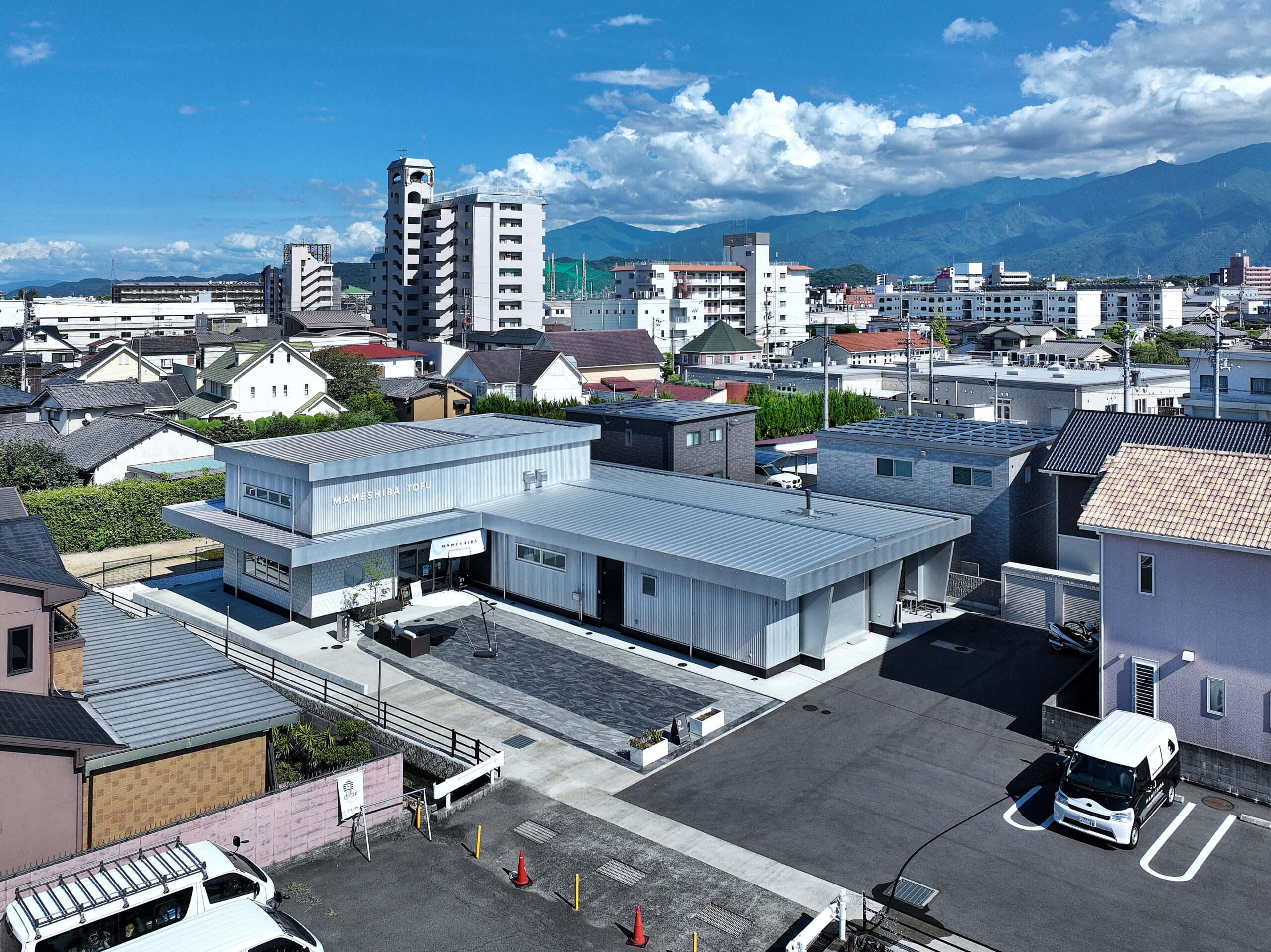 画像：豆柴豆腐製造所　(建築DESIGN：DUCE inc FUKIMOTO   設計：(株）新企画設計）